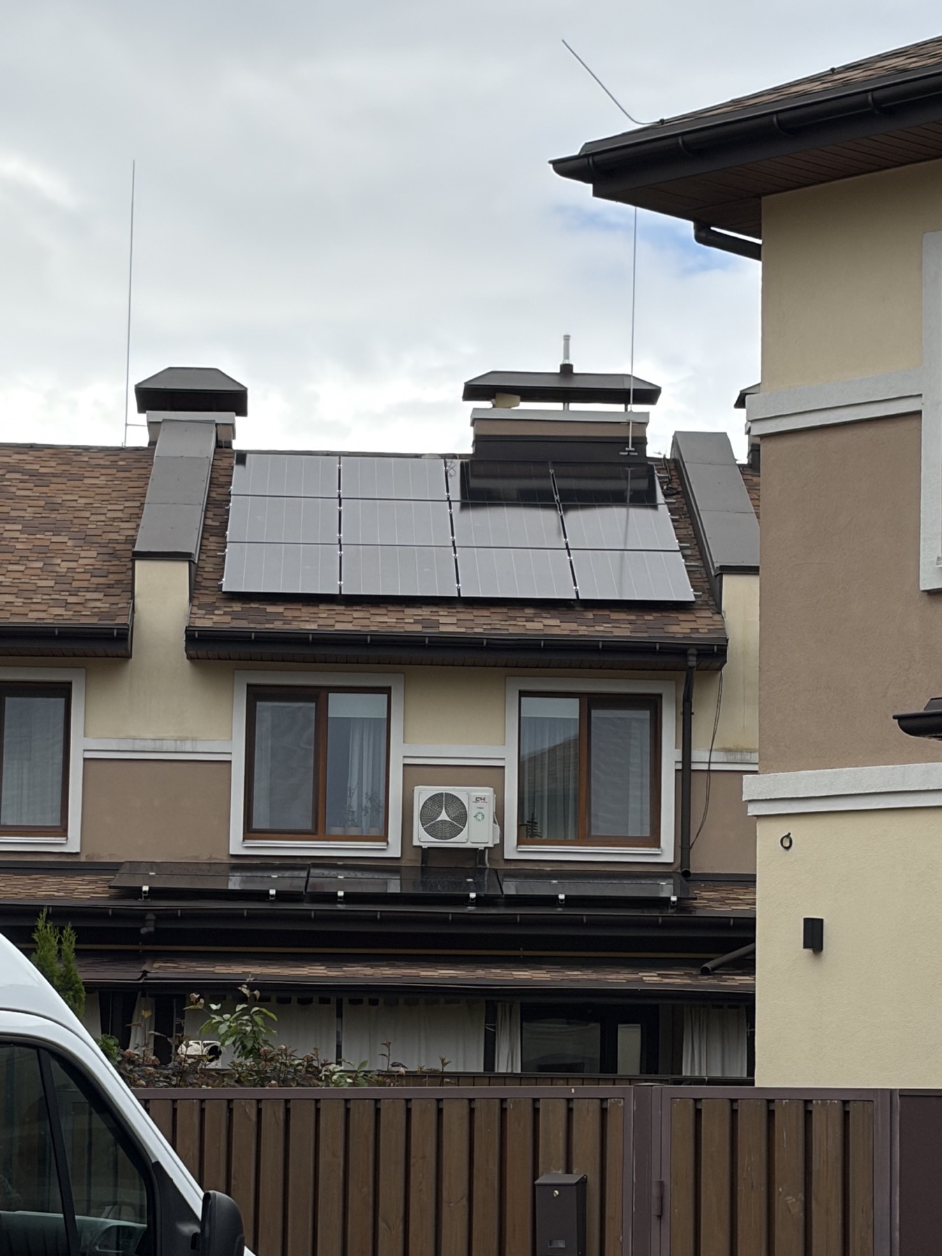 Реалізований об’єкт HomeVolt: сонячні панелі на даху приватного будинку в Броварах